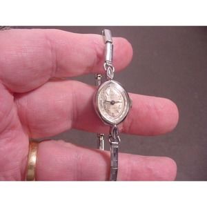 ROYAL STAR Vintage Silver Tone 17 Jewels Wind-Up Ladies Wristwatch